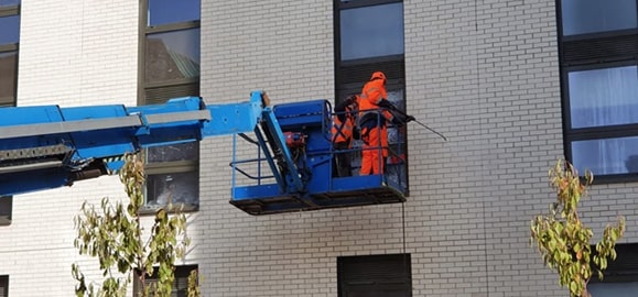 softwashing a building exterior